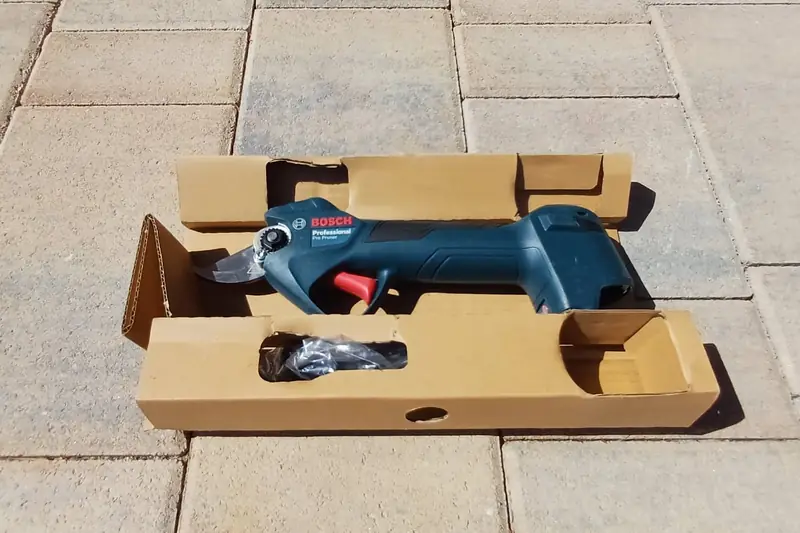 Akumulatorske škare Bosch Pro Pruner 12 V — vrt, najam u Karlovcu