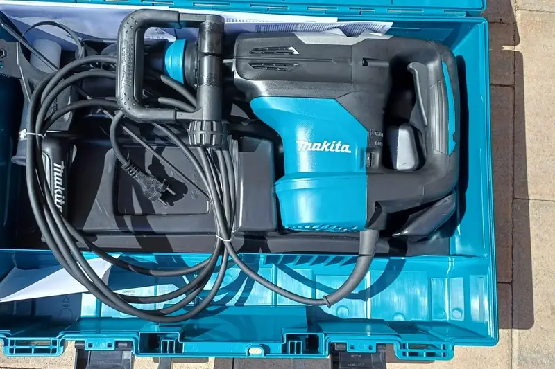 Bušaći čekić Makita HR4003C — rušenje i bušenje, najam u Karlovcu